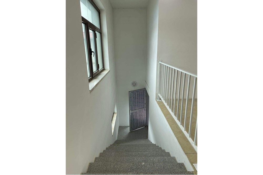130m² retail space for sale — 5