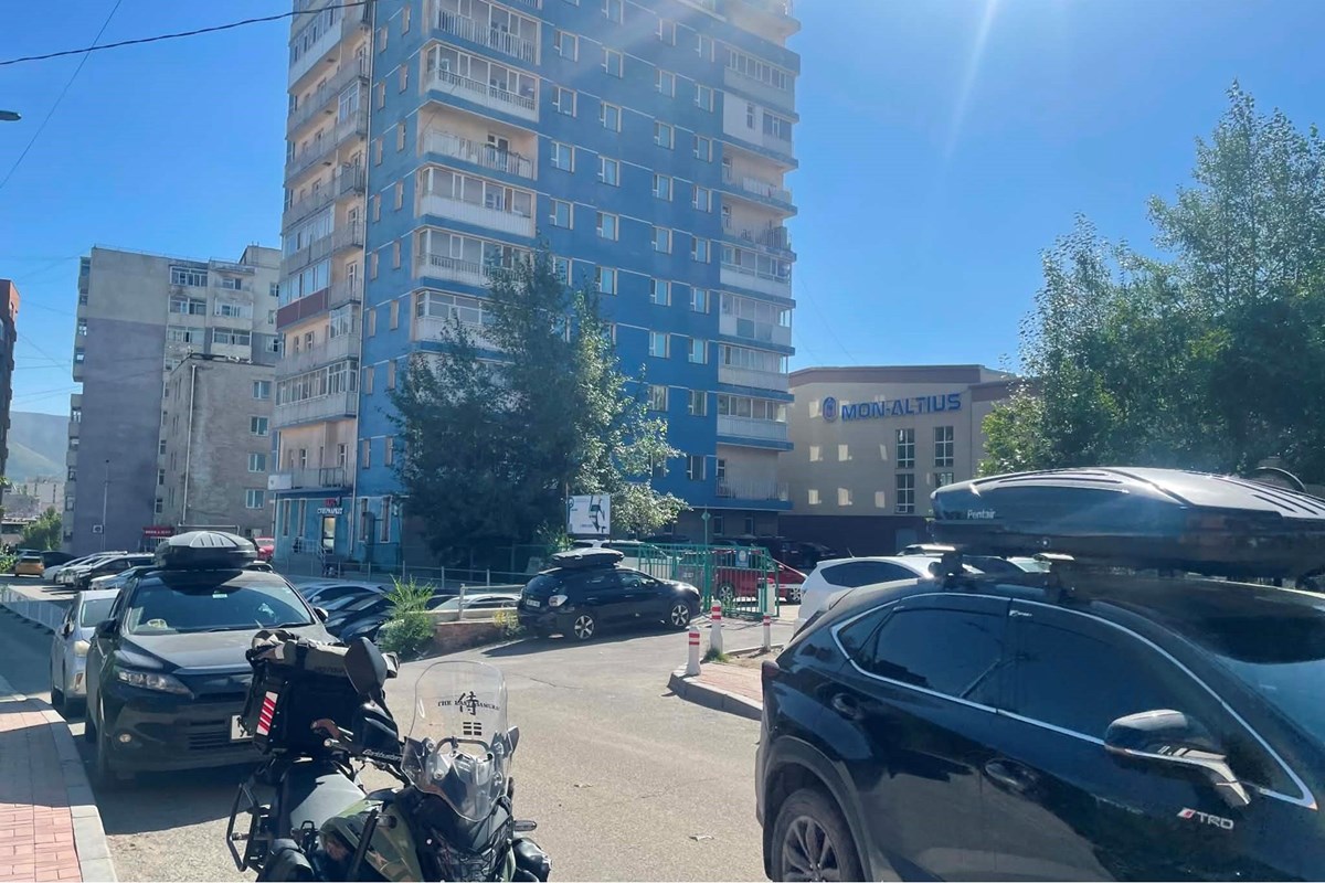 Модны 2-т Гранд хил зүүн урд 84м2 3 өрөө байр