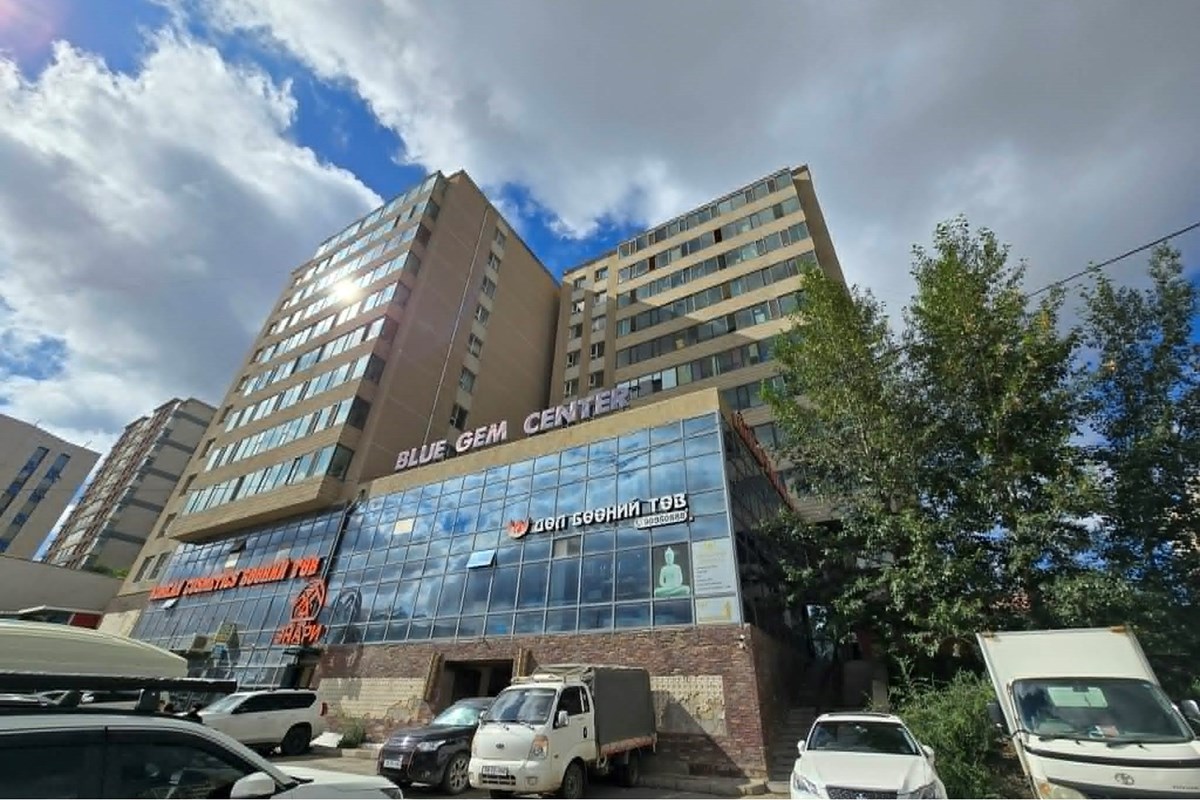 Гэмтэлийн эмнэлэгийн замд BLUE GEM CENTERт талбай