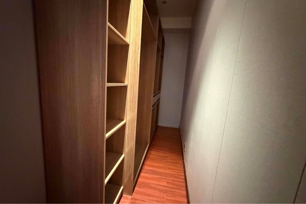 Зайсан Америк сургуулийн урд 4 өрөө худалдана — 11