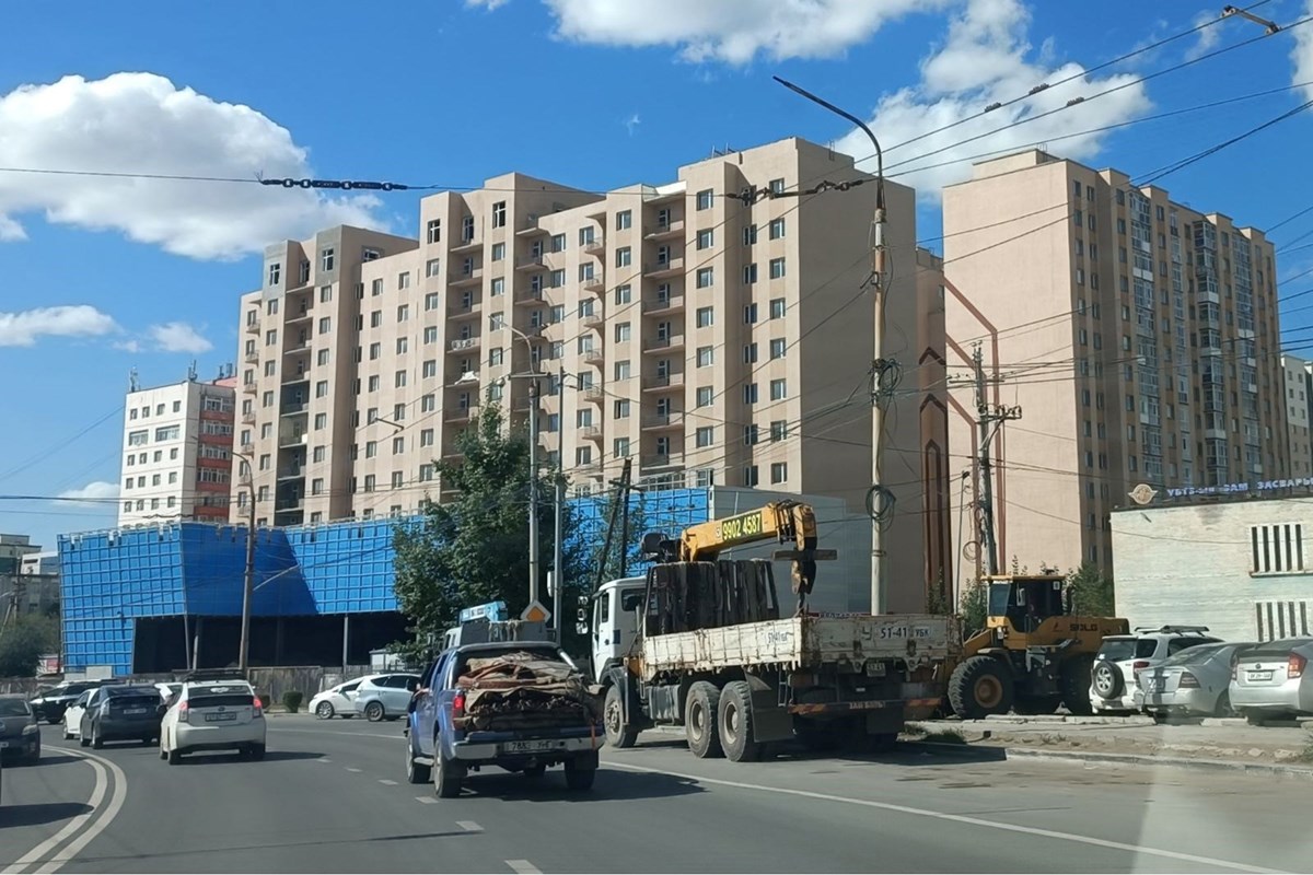 Хууль сахиулах хотхонд 4 өрөө захиалгын гэрээтэй