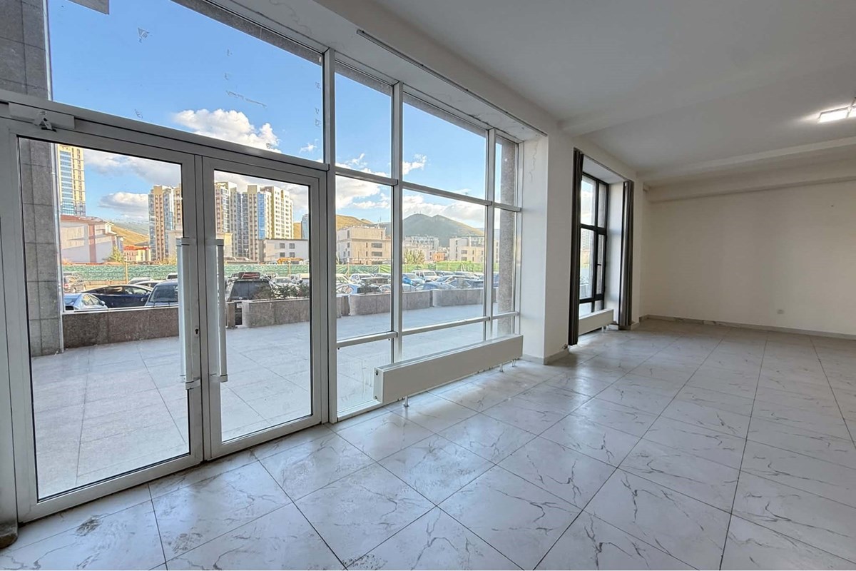 343m² retail space for sale — 9