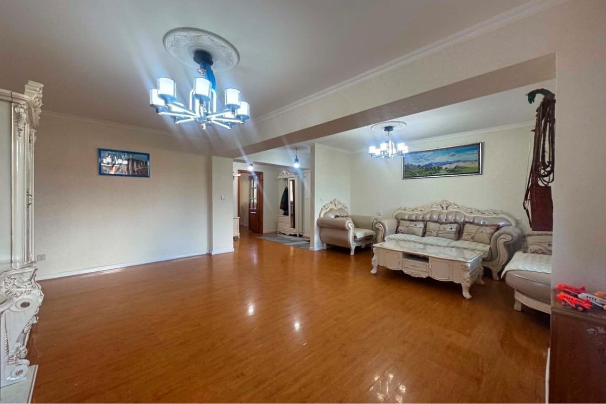 5-room apartment for sale — 6