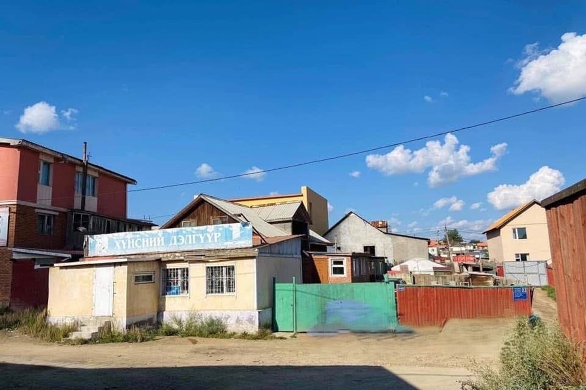 2-р эгнээнд өмчилсөн хашаа байшин худалдана.