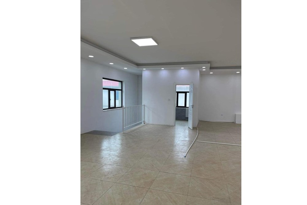 130m² retail space for sale — 12