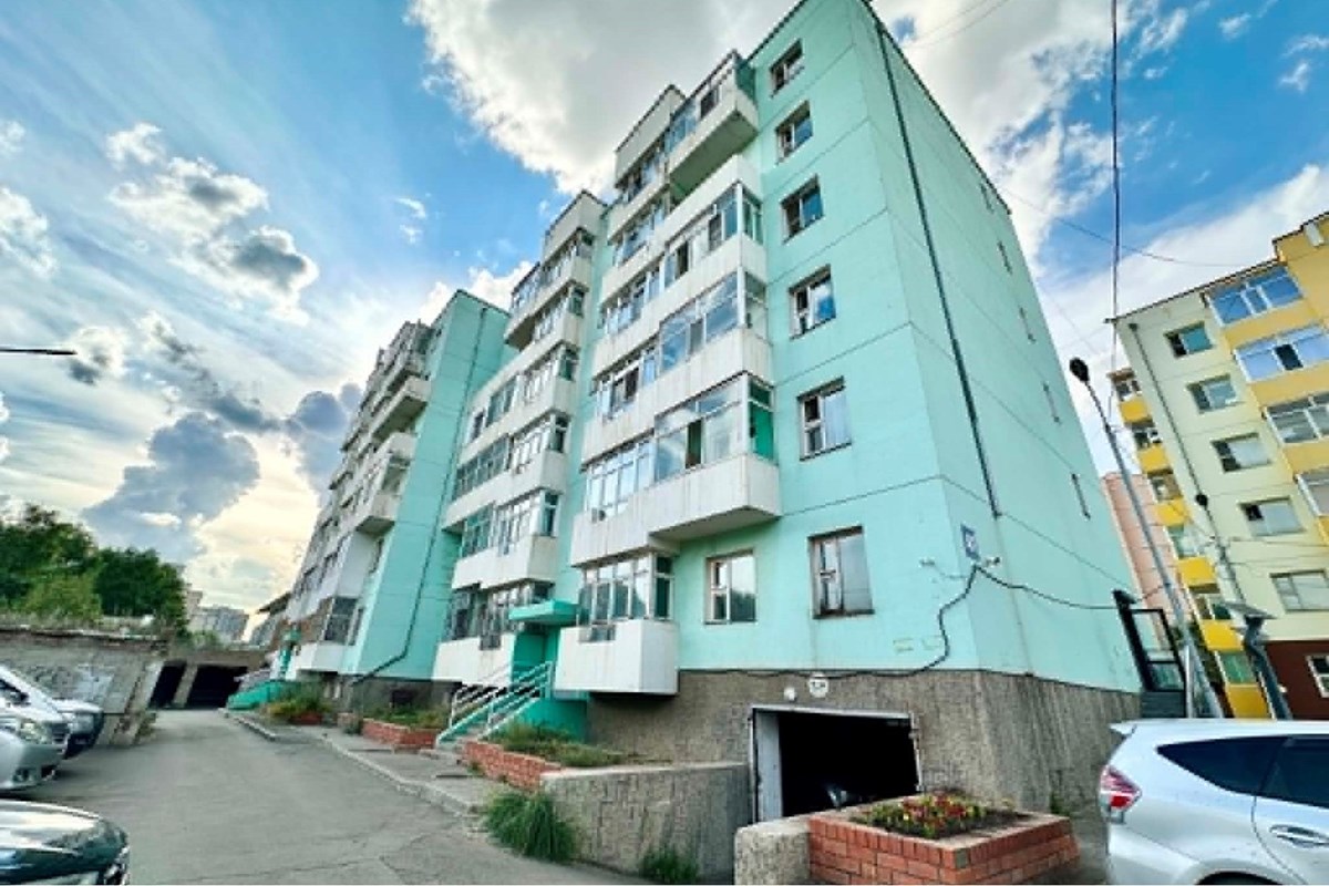 11-р хороололд 4 өрөө орон сууц худалдана.