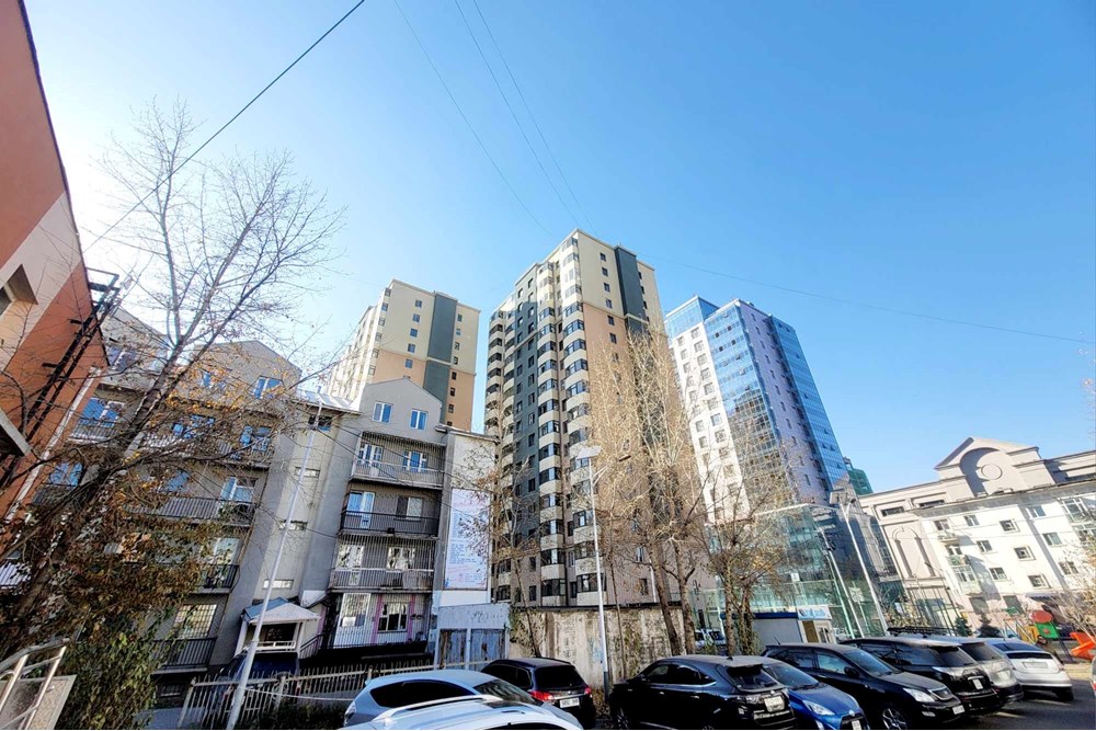 Хотын төв 50 мянгатд 5 өрөө байр түрээслүүлнэ