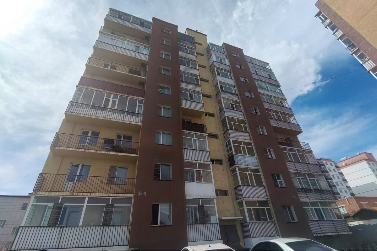 Налайх 2р хороонд 2өрөө байр зарна.