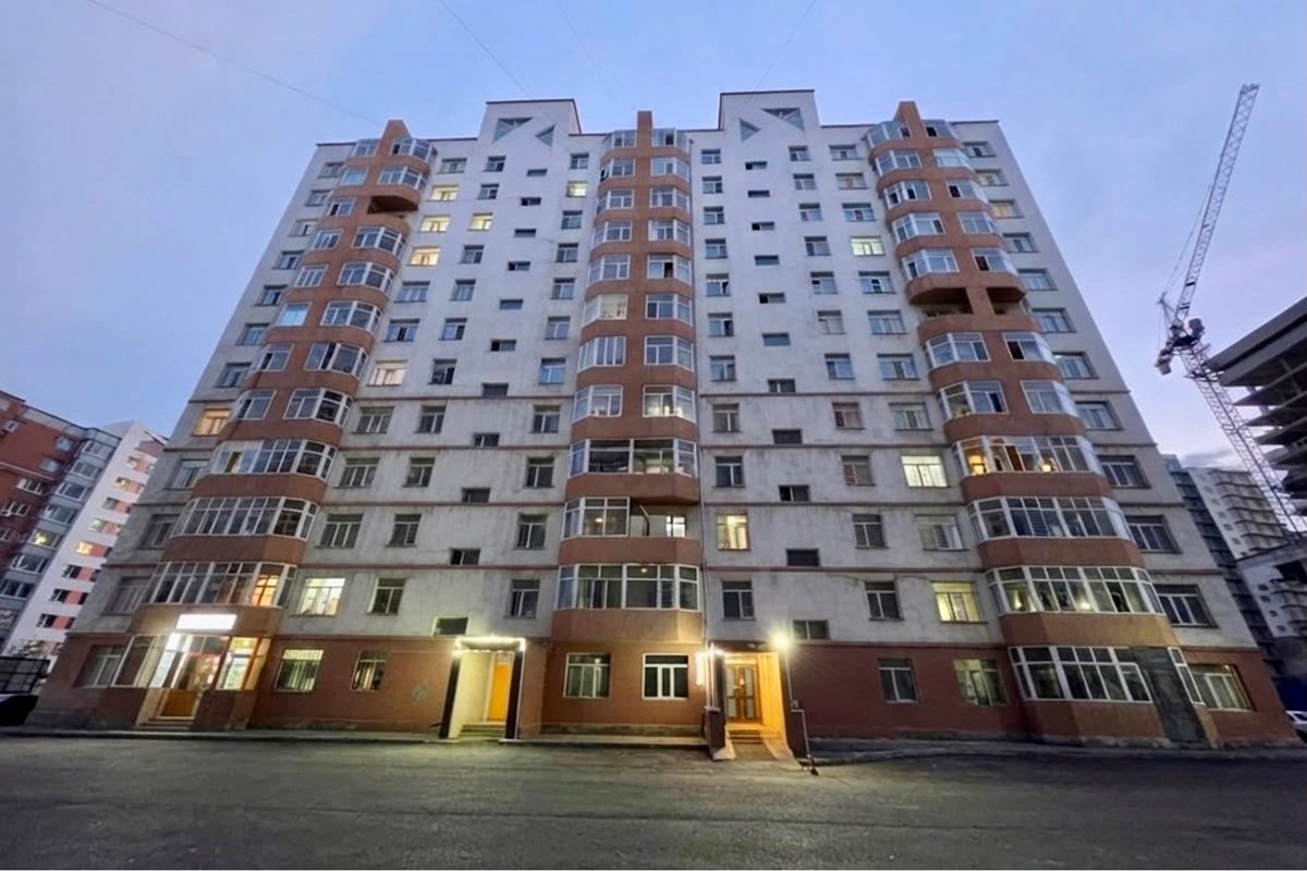 БГД Хосөргөө хотхонд гадагшаа хаалгатай байр зарна