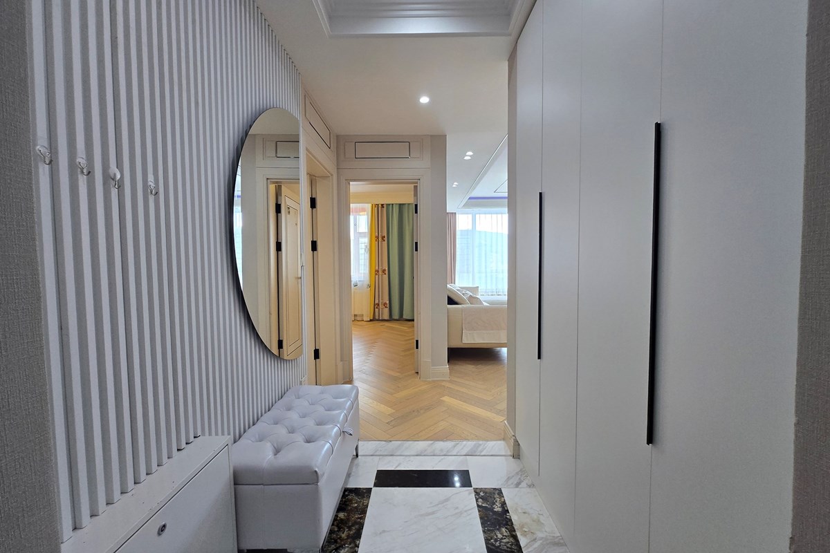 "Luxurious 3-Bed in Хан-Уул, Хүннү 2222 Complex" — 2