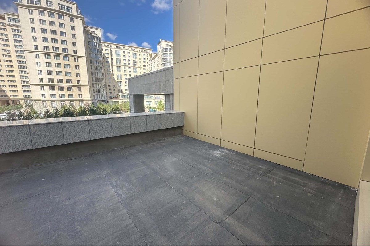 176m² retail space for sale — 10