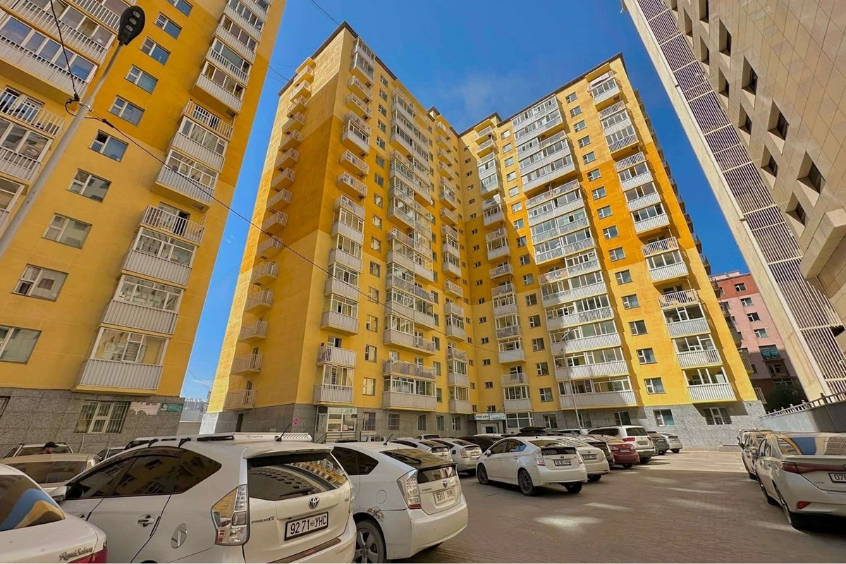 Soyolj Mall-ын хойно, Үйлдвэрчин хотхонд 2 өрөө