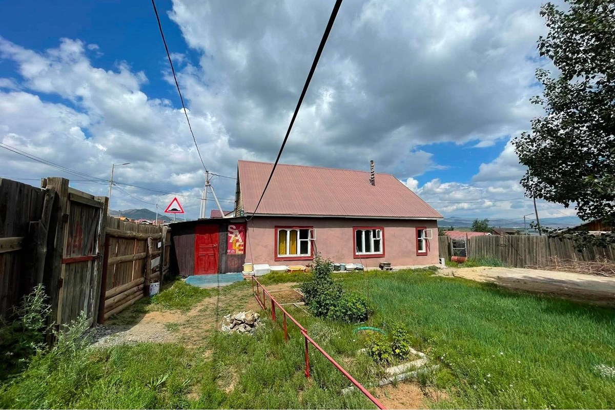 yard house for sale — 6