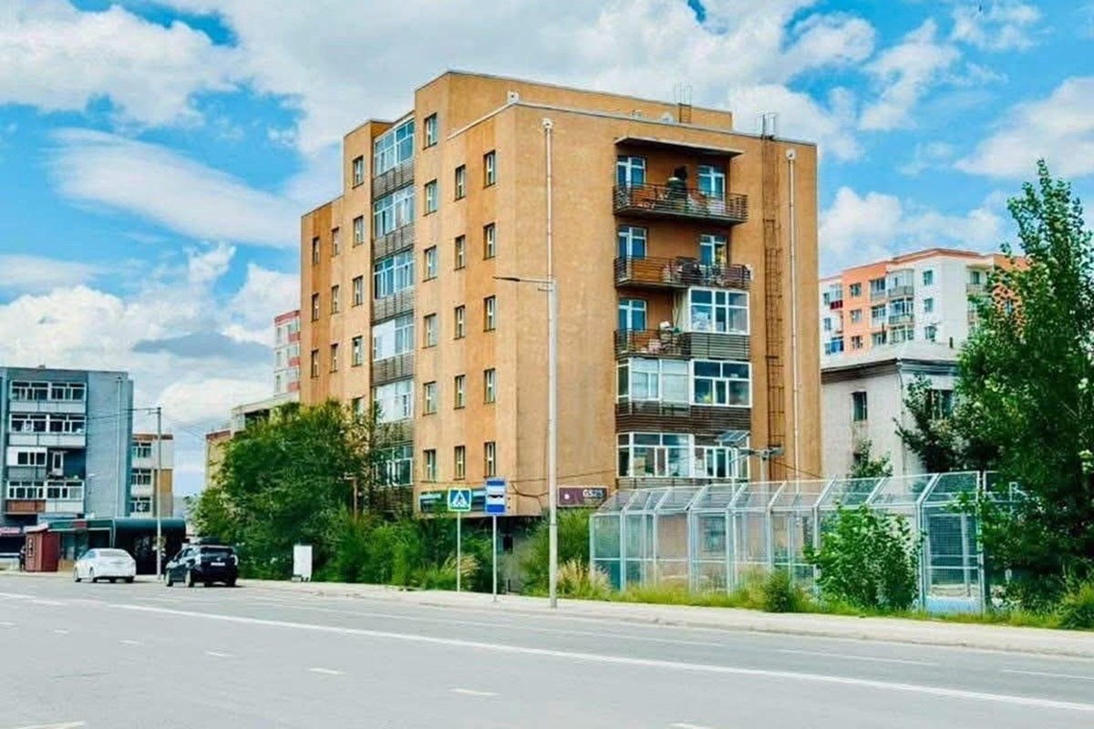 Зам дагуу байршилтай 2 өрөө