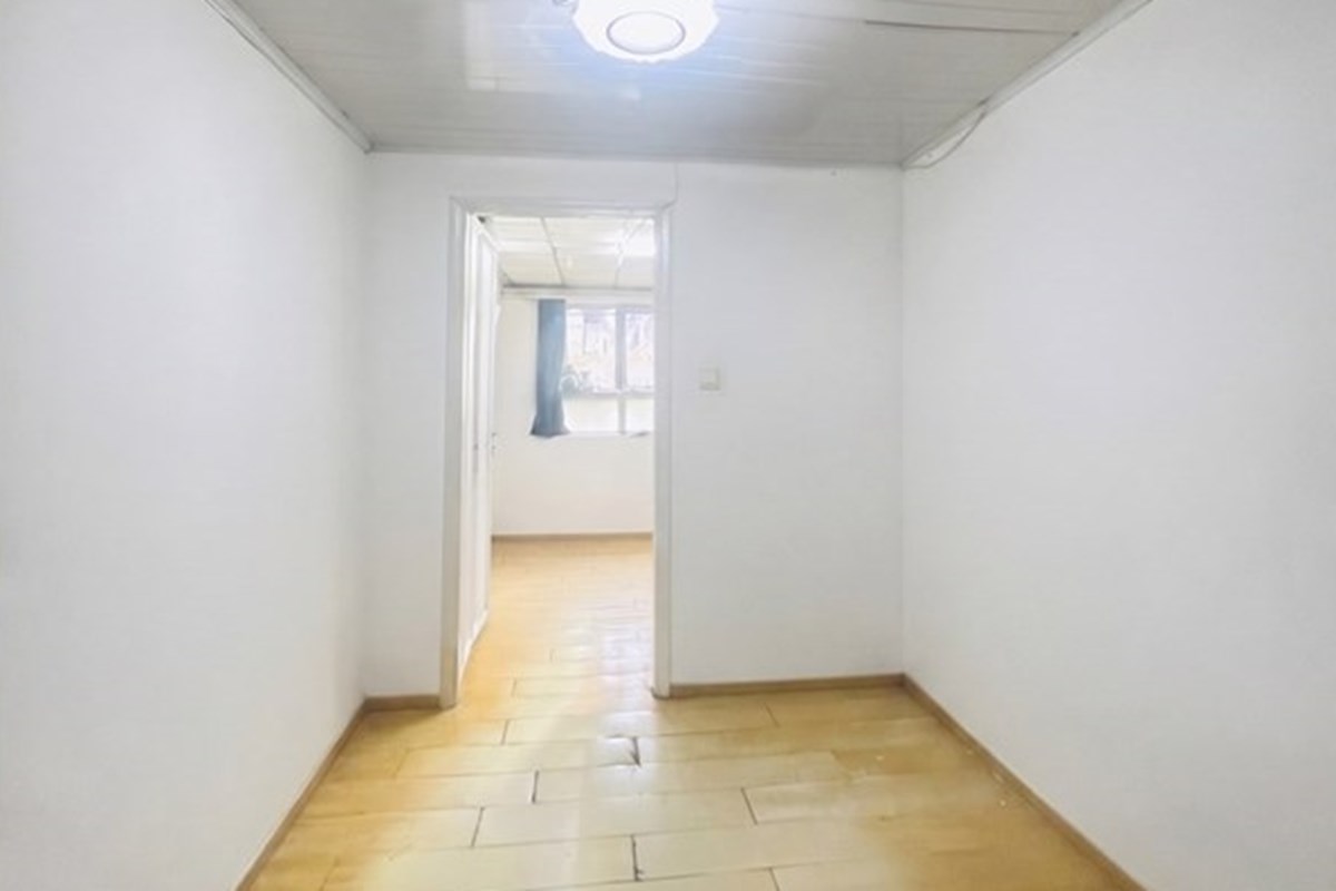 Prime Business Space in a Thriving Location — 8