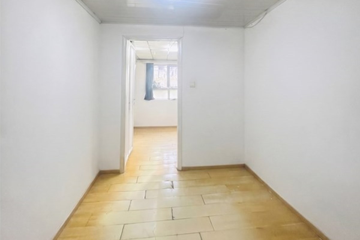 Prime Business Space in a Thriving Location — 3