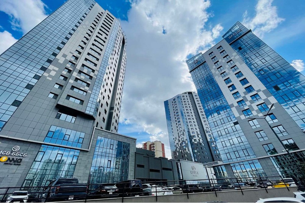 RIVER PLAZA-д 97,6 мкв 3 өрөө байр түрээслүүлнэ.