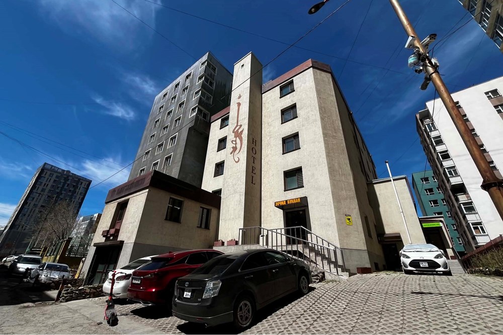 2400мкв үйлчилгээний талбай зарна