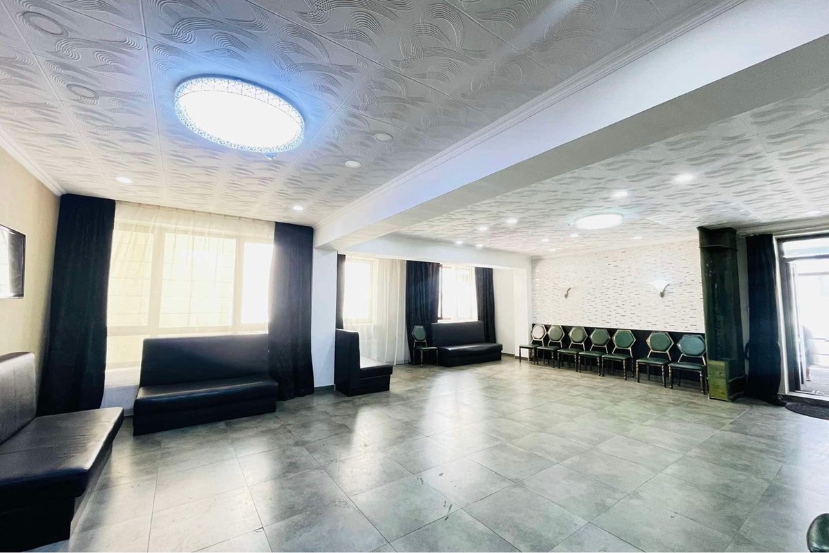 113m² retail space for sale — 8