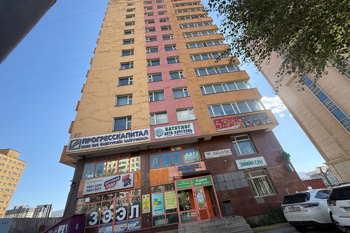 БЗД 4-р хороо оффис зориулалттай 2 өрөө байр худалдана. Бүх худалдааны төвүүд болон захуудтай ойр, төв зам дагуу