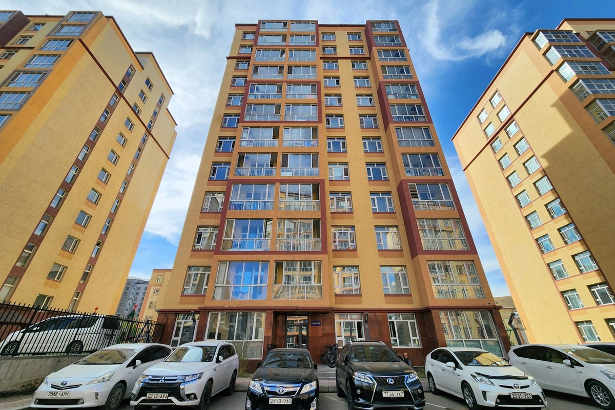 Зайсан Сүлд хотхонд мастертай 3 өрөө байр зарна