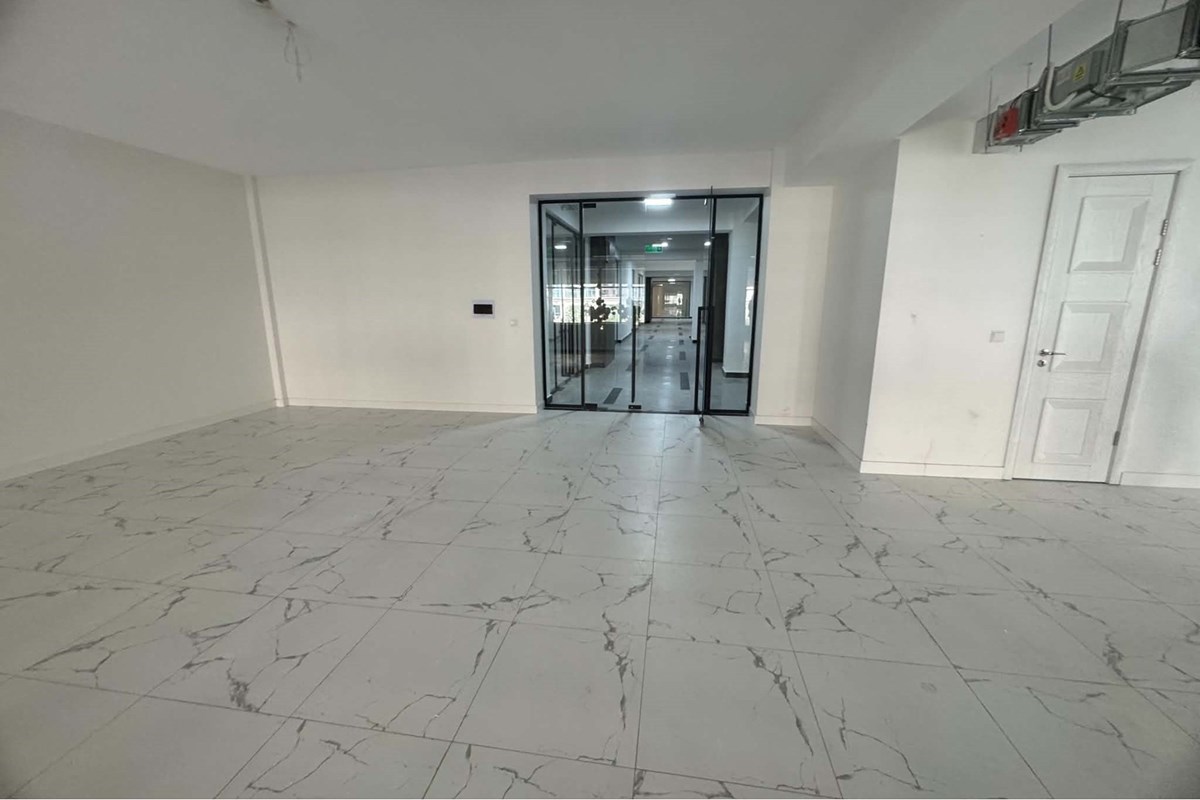 176m² retail space for sale — 6