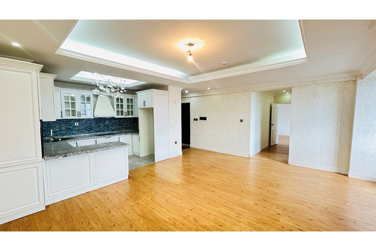 5-room apartment for sale — 2