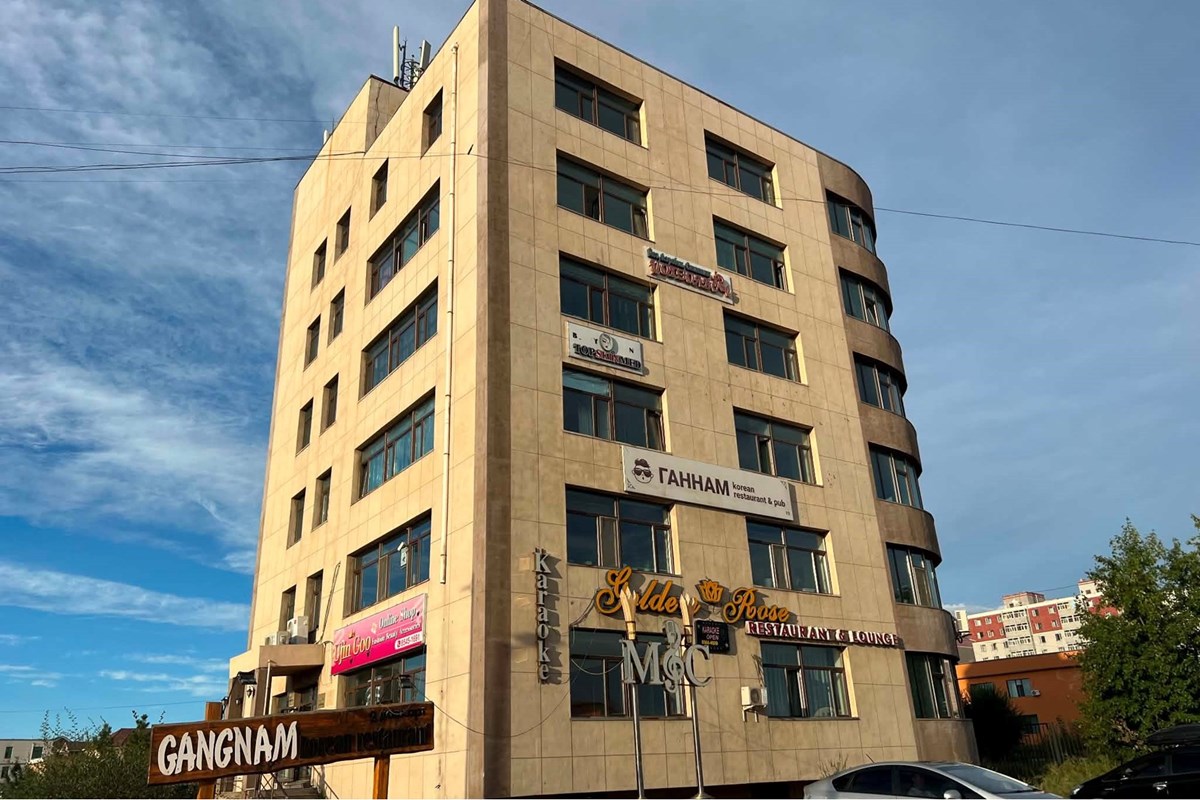 Дарханд Үйлчилгээний талбай худалдана.