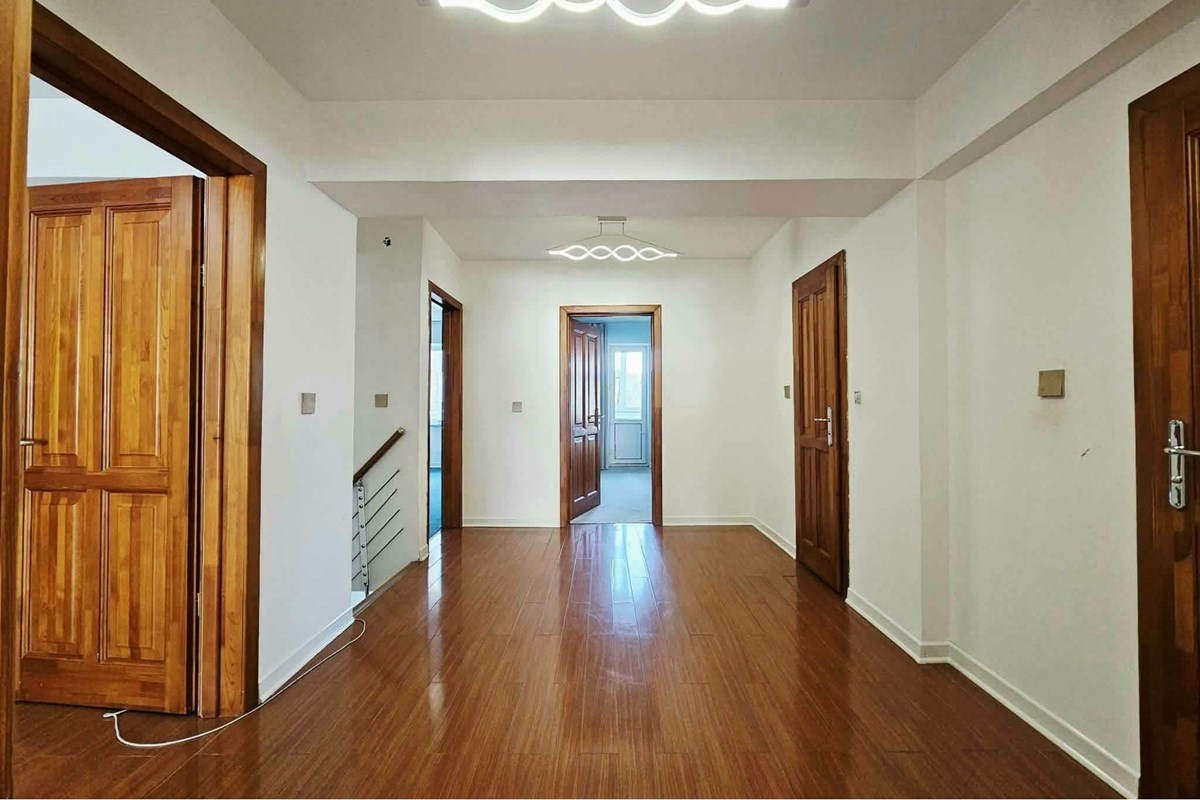 "Stunning 4-Bedroom Duplex in Vibrant Хан-Уул" — 8