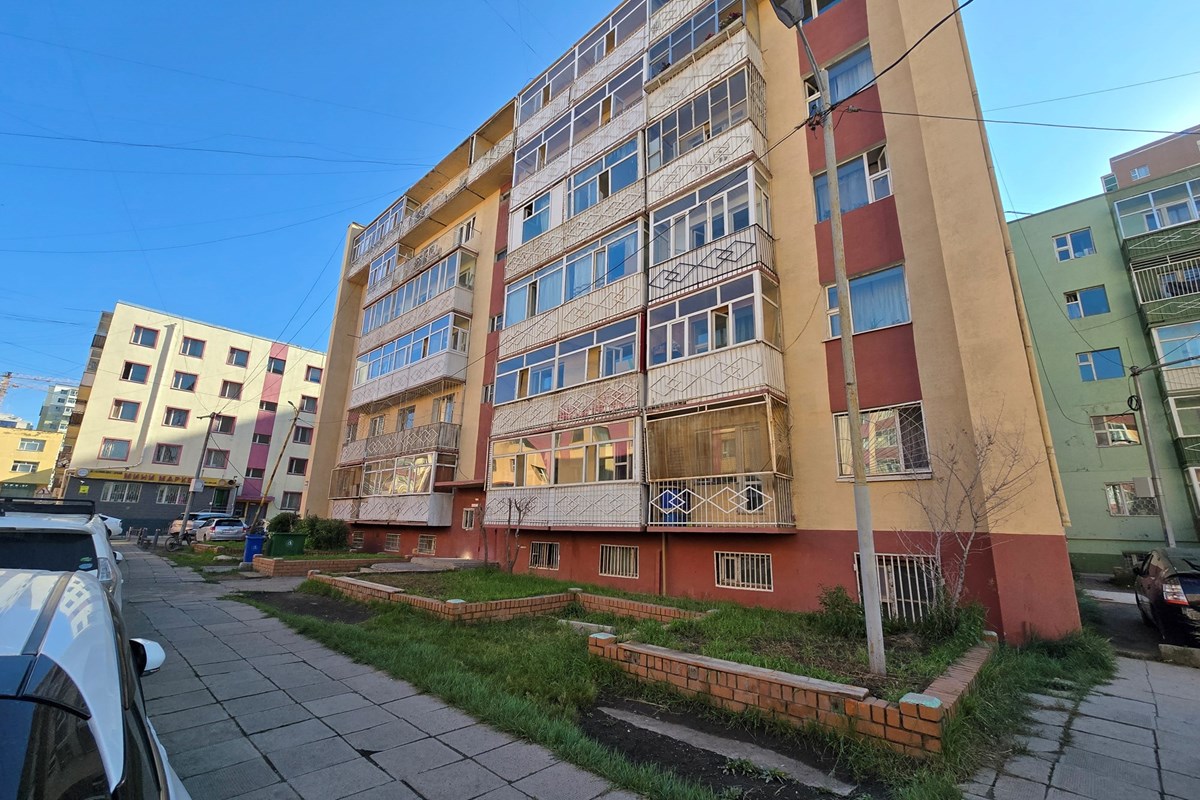 СБД 10 хороо 3 өрөө байр худалдана.