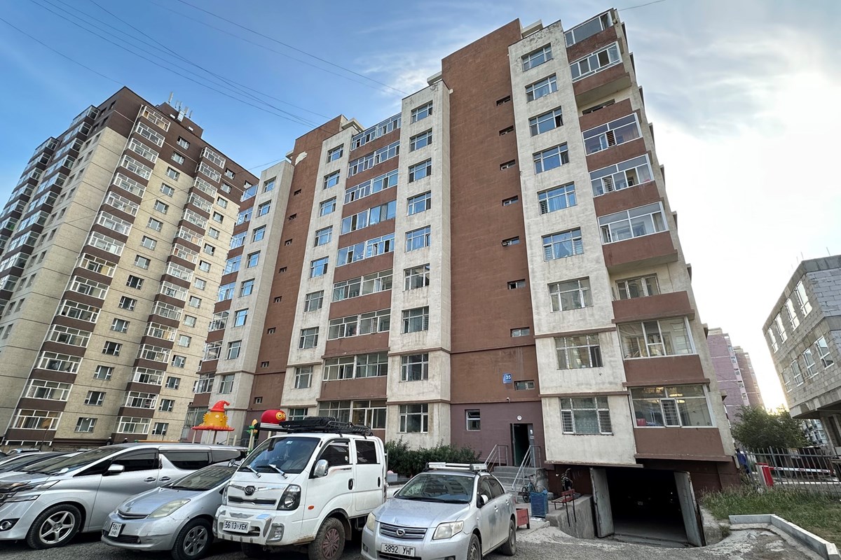 БЗД 16 хороо 35-р байранд дулаан зогсоол худалдана