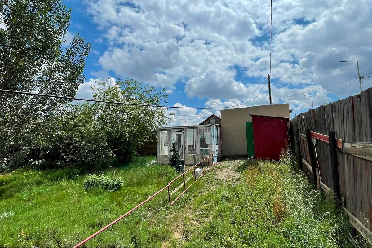 yard house for sale — 5