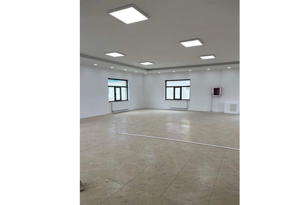 130m² retail space for sale — 11