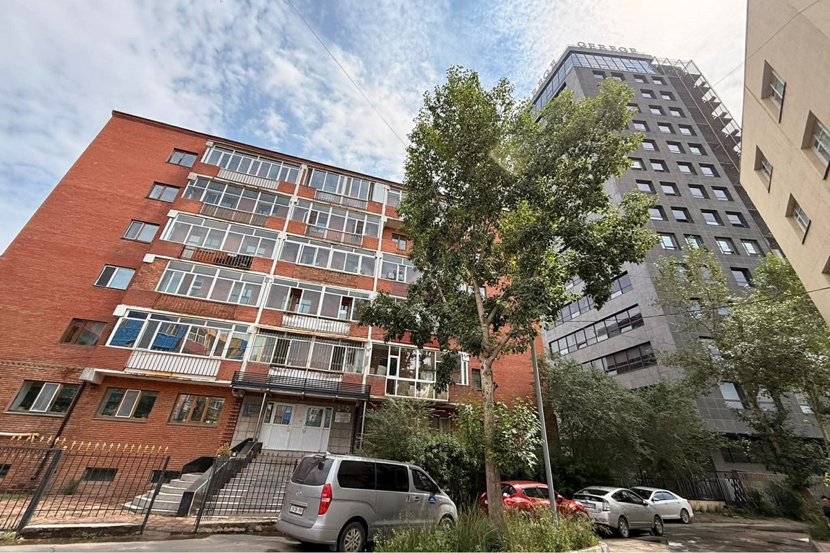 Баянгол зб-н урд 250м2 оффис түрээслүүлнэ