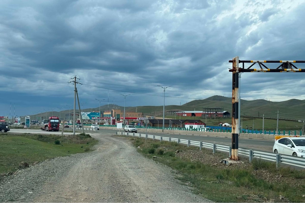 Налайх төв зам дагуу газар худалдана