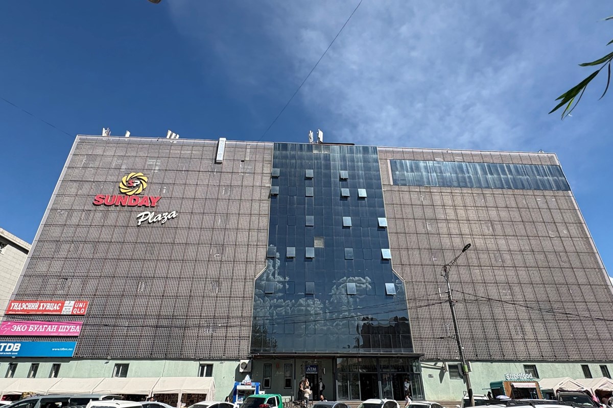 Sunday plaza гутлын лангуу худалдана