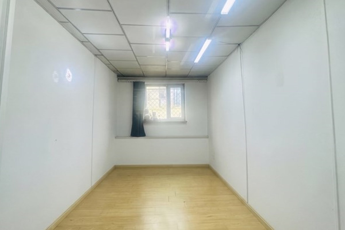 Prime Business Space in a Thriving Location — 2