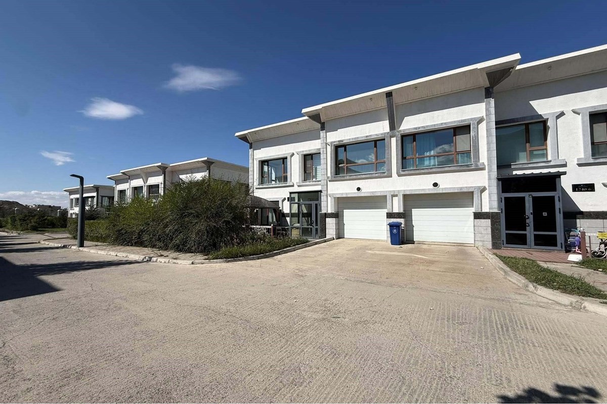 Aqua Villa 5 өрөө таунхаус зарна.