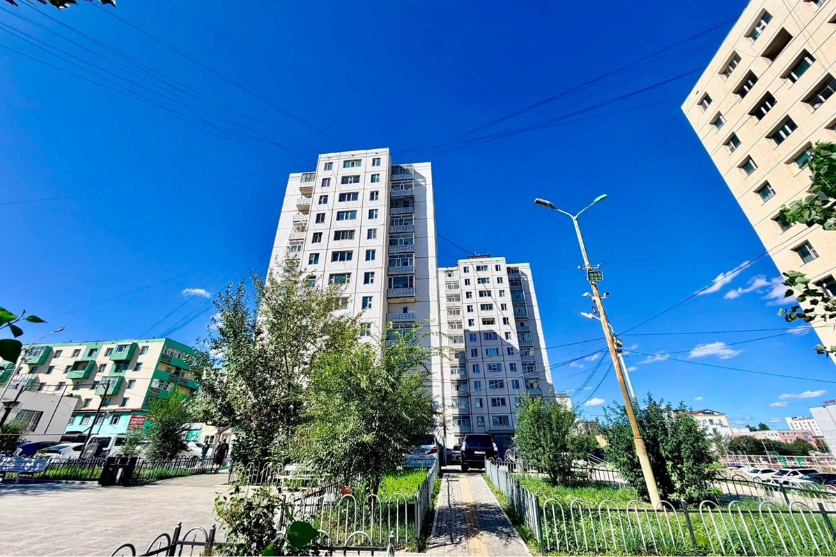 Ачлал их дэлгүүрийн хойно 2 өрөө байр худалдана.