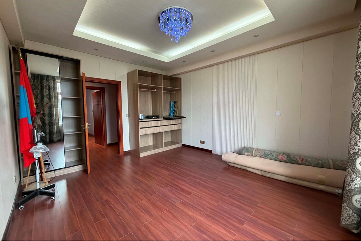 Зайсан Америк сургуулийн урд 4 өрөө худалдана — 6