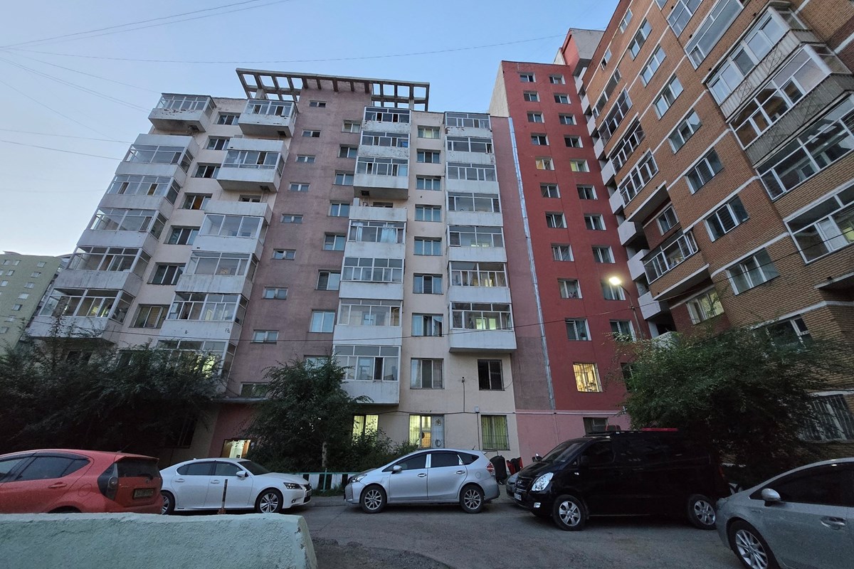 "13-р хороололд FM 107.5 байранд 2 өрөө