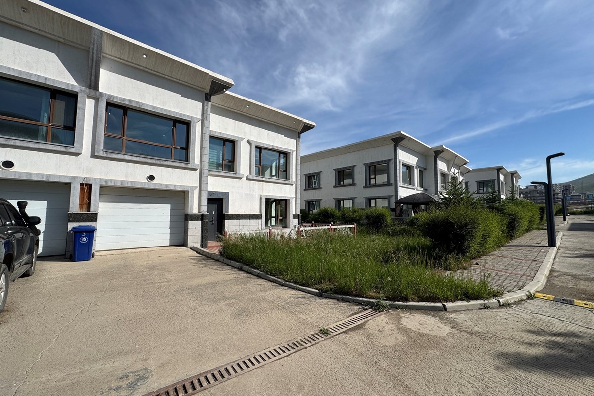 Aqua Villa Luxury Townhouse Twin house