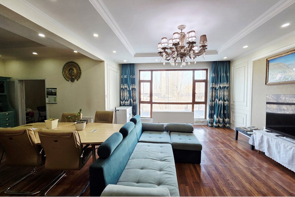 EURO TOWN – HOUSE 253.3 m² — 2