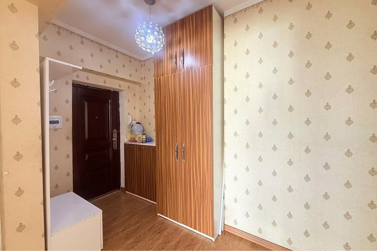 БЗД ийн эмнэлэгийн хажууд 3 өрөө байр худалдана — 12