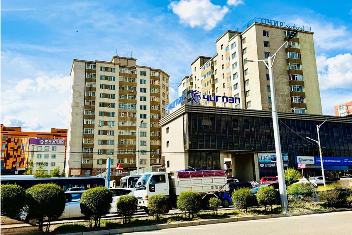 Билэг их дэлгүүрийн зүүн талд 4 өрөө орон сууц