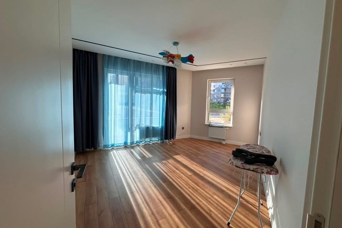 5-room apartment for rent — 8