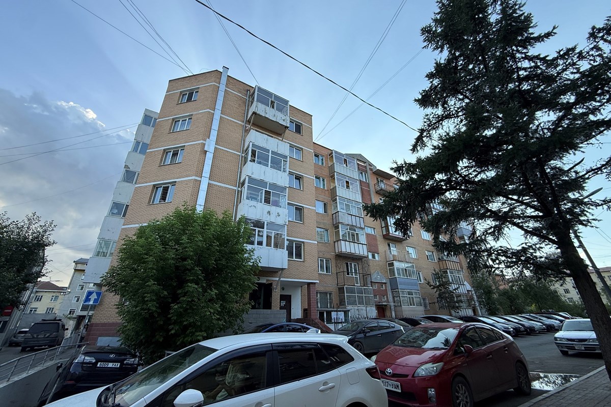 50-р дэлгүүрийн ард 36м2 2 өрөө хөлслүүлнэ.