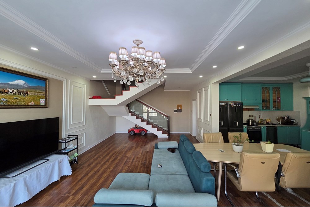 EURO TOWN – HOUSE 253.3 m² — 5