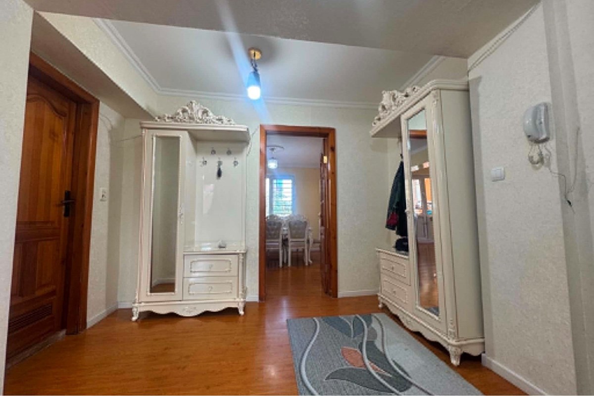 5-room apartment for sale — 2