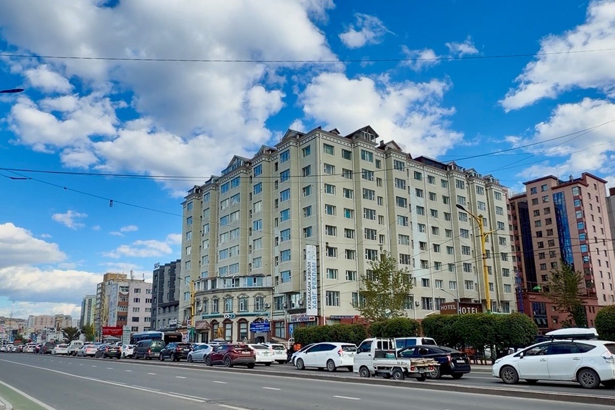 11-р хороололд бүрэн тавилгатай 2 өрөө хөлслүүлнэ.